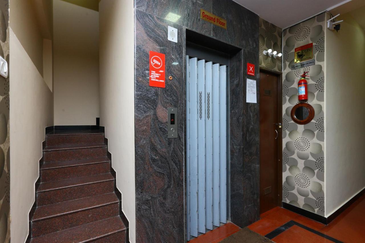 Hôtel Oyo 8410 Rajeswari Tower à Chennai Extérieur photo